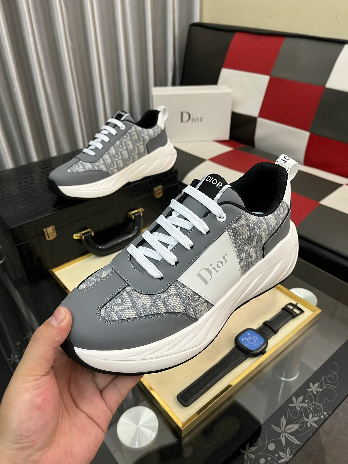 Men's shoes💰438⌚️⌚️[Dior] Dior's new men's genuine leather casual shoes, the highest version on the market, any comparison is welcome🆚! The original leather has excellent texture and is super high-end! Fetal sheep net lining imported from Italy, removable pad! Luxurious materials and fine workmanship, highly recommended! Code number: 38-442️⃣Colors available